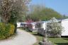 Campsite France Brittany : Une allée du camping avec des mobil-homes Super-Vénus